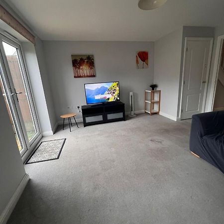 Whyte, Modern 3 Bed House With Garden, Sleeps 9, Free Parking, Sittingbourne City Centre, Kent Bagian luar foto
