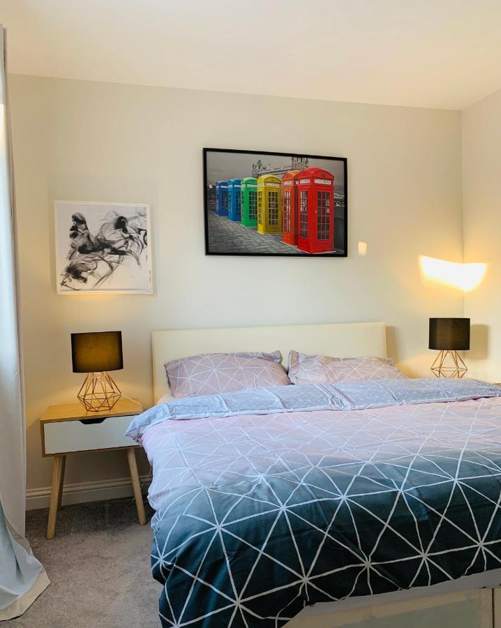 Whyte, Modern 3 Bed House With Garden, Sleeps 9, Free Parking, Sittingbourne City Centre, Kent Bagian luar foto